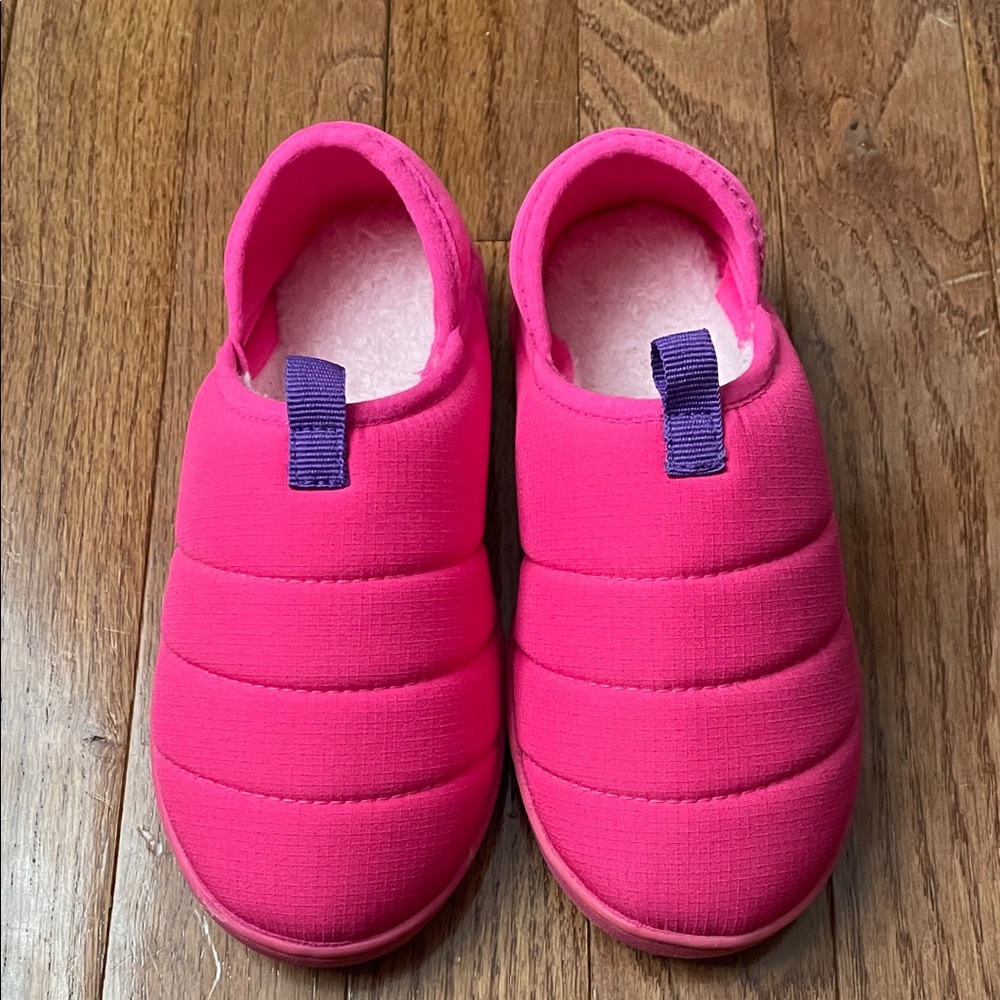 Like New wonder Nation girls pink slippers with solid bottom size: 11/12